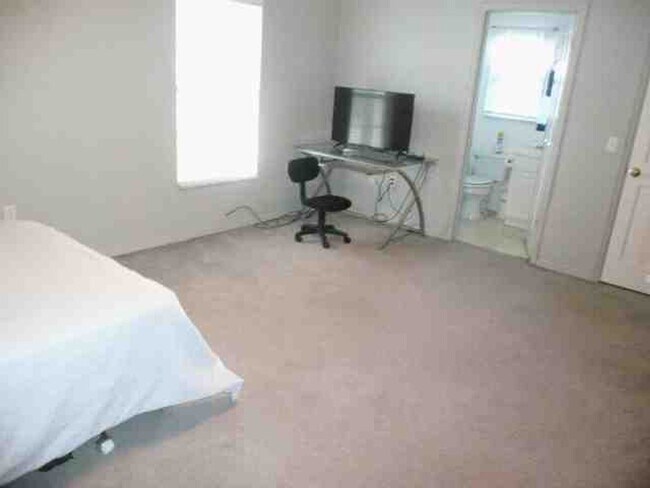Foto del edificio - IDYLWILD LANE- 4 Bed/4.5 Bath Single Famil...
