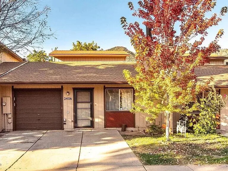 Primary Photo - 2406 E Eva Loop