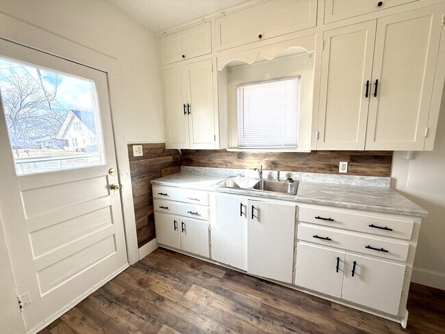 Foto del edificio - 518 3rd Ave NW