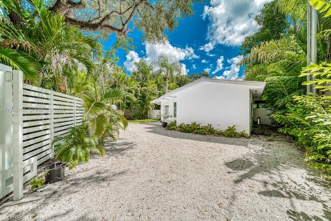 Foto del edificio - 4000 Kumquat Ave