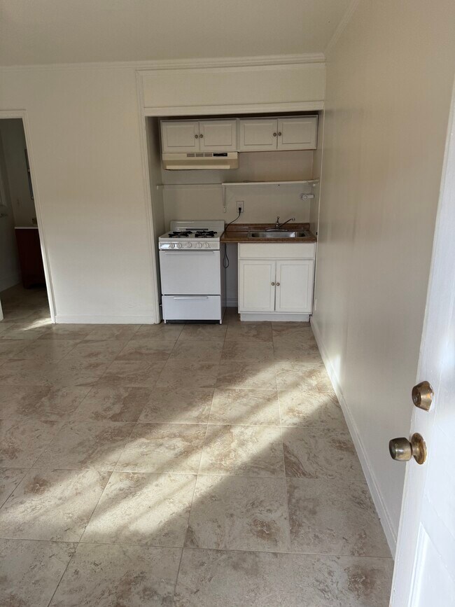 Building Photo - 1445 E Woodbury Rd