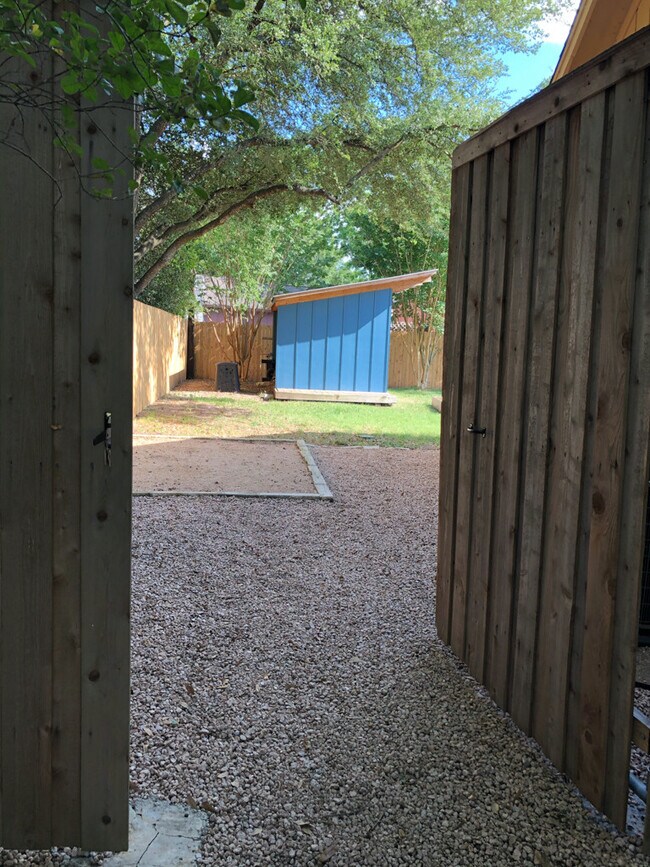 Building Photo - 1207 Creekview
