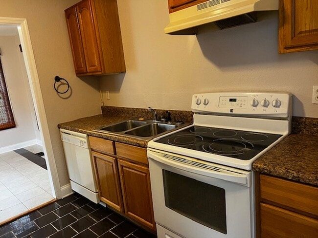 Building Photo - Maryville 37804- 3 Bedroom Home in Maryvil...