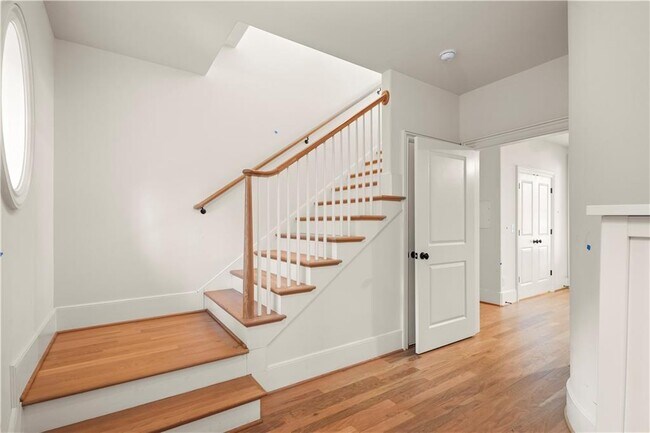 Foto del edificio - 689 Fraser St SE