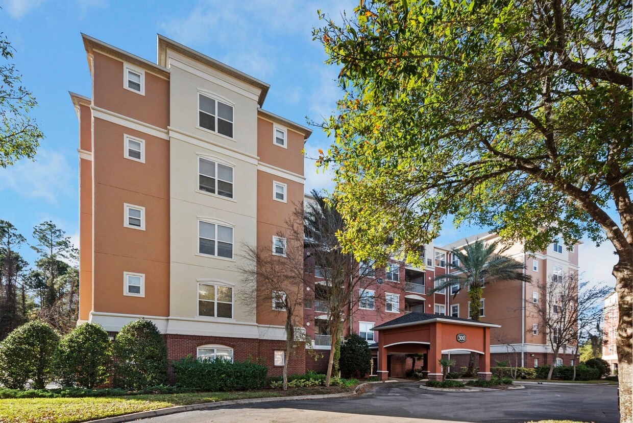 Foto principal - 2 Bedroom, 2 Bathroom Deerwood Place Condo...