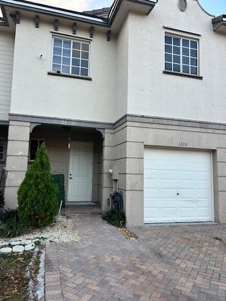 Foto del edificio - 1305 Lucaya Dr