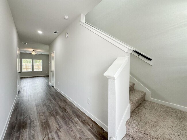Building Photo - 7830 Alset Dr