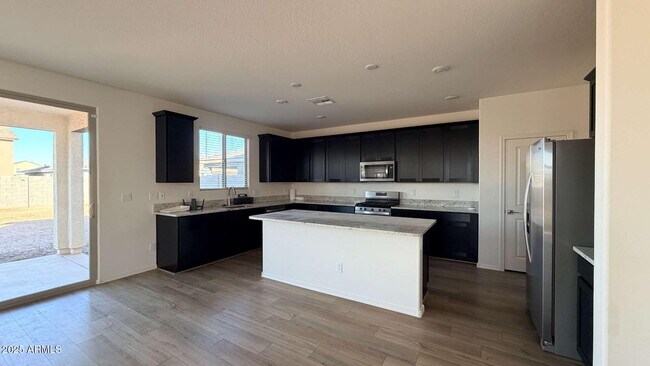 Foto del edificio - 36658 W San Alvarez Ave