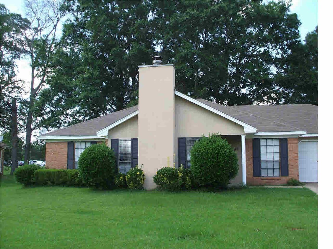 Primary Photo - 206 Beaver Creek Dr
