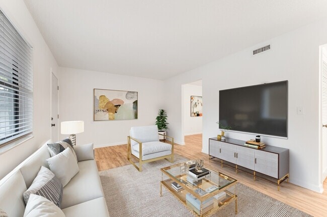 Foto del edificio - Whispering Winds Apartments