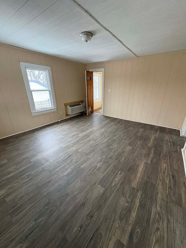 Building Photo - Modern & Move-In Ready with Basement