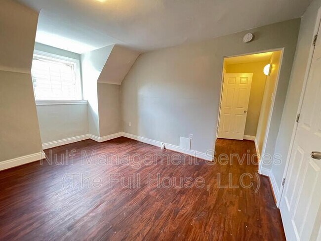 Foto del edificio - 5544 Baywood St