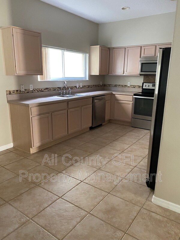 Building Photo - 2731 Lakemoor Dr