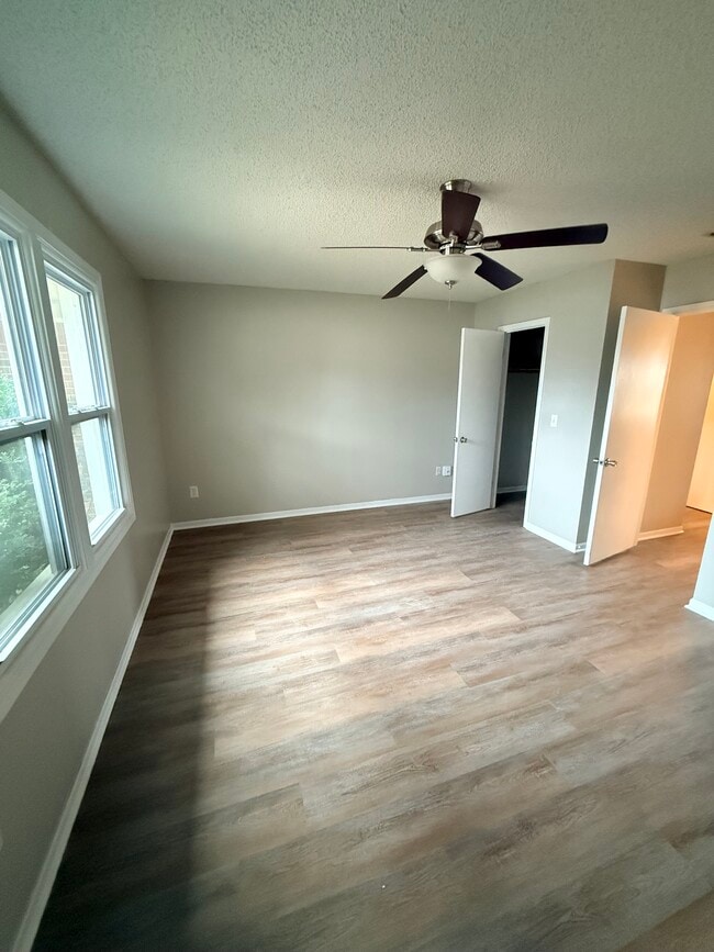 Foto del edificio - 7405 E 17th St N