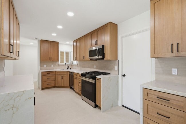 Building Photo - 19022 Summerfield Ln