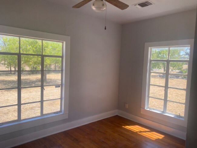 Foto del edificio - 1712 Farm to Market Rd 963