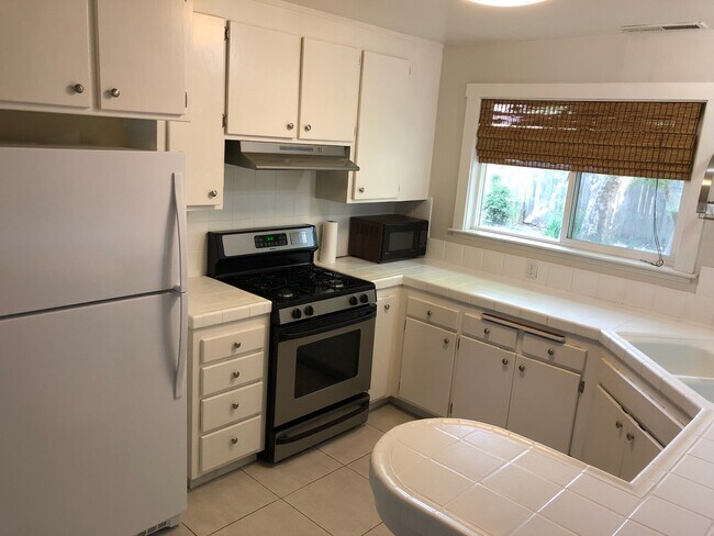 Cocina - 304 Dechene Ave