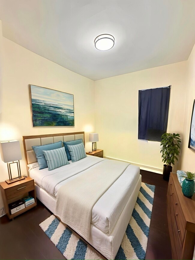 Building Photo - 9004 Jamaica Ave