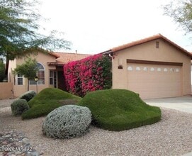 Building Photo - 5149 E Círculo Las Cabanas