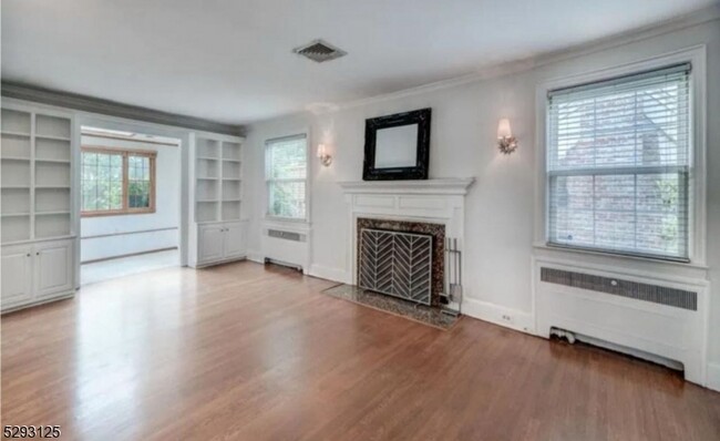Foto del edificio - 58 Meadowbrook Rd