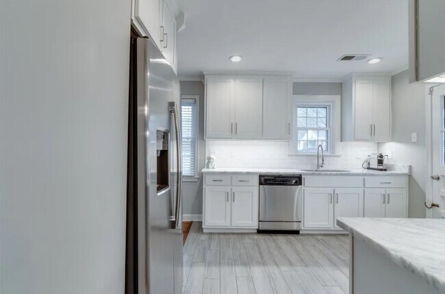 Foto del edificio - Updated 3-Bedroom Home in High Point Terrace – NOT FULLY FURNISHED