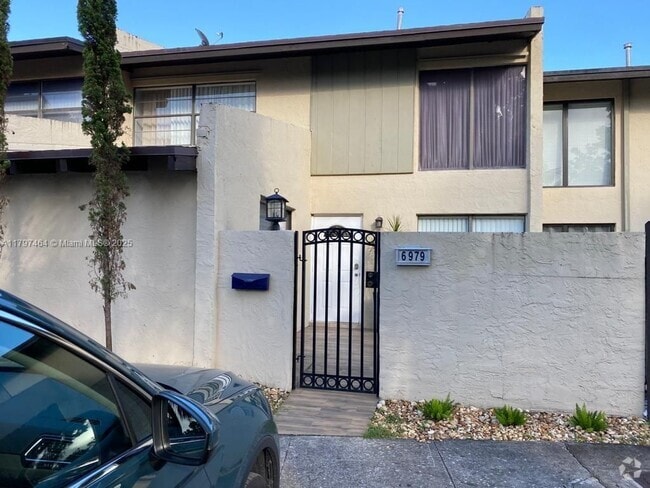 Building Photo - 6979 SW 110th Ct