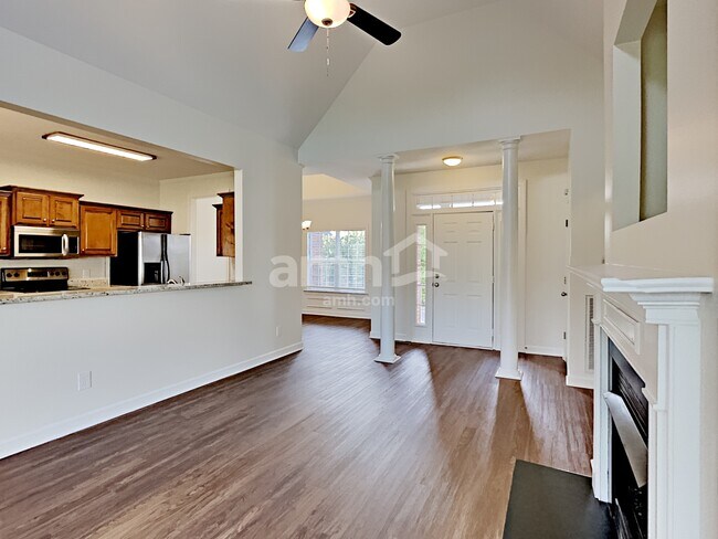 Foto del edificio - 563 Summit Way