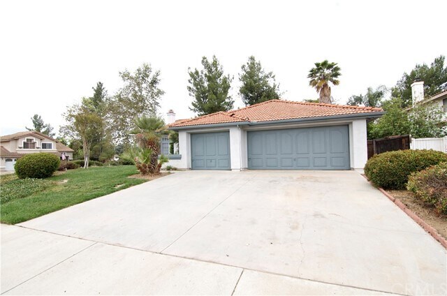 Building Photo - 39249 Dovetree Dr