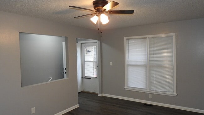 Building Photo - Welcome home to this spacious 3 bedrooms and 2 full baths duplex located on Orchard St in Pleasan...