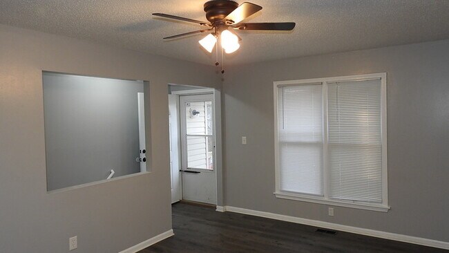 Foto del edificio - Welcome home to this spacious 3 bedrooms and 2 full baths duplex located on Orchard St in Pleasan...