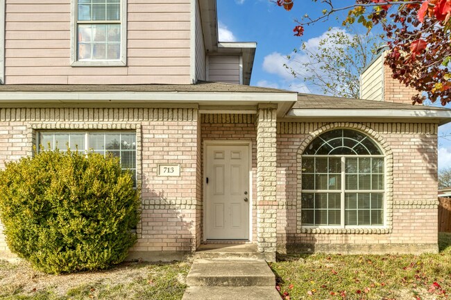 Building Photo - GORGEOUS DUPLEX IN LANCASTER