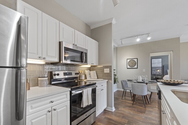 Building Photo - The Lyndon