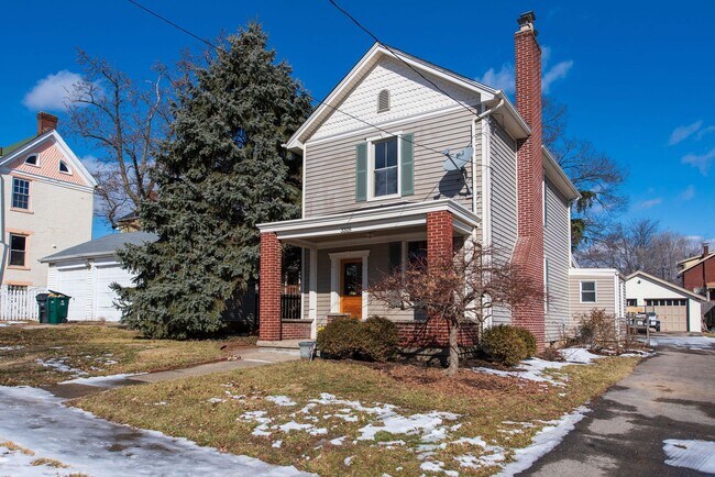 Building Photo - WESTWOOD- BEAUTIFULLY  UPDATED 2 BEDROOM 1...
