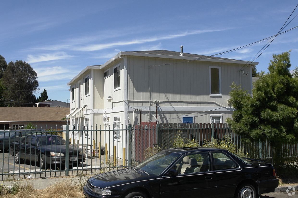 Building Photo - 4527 Fairfax Ave