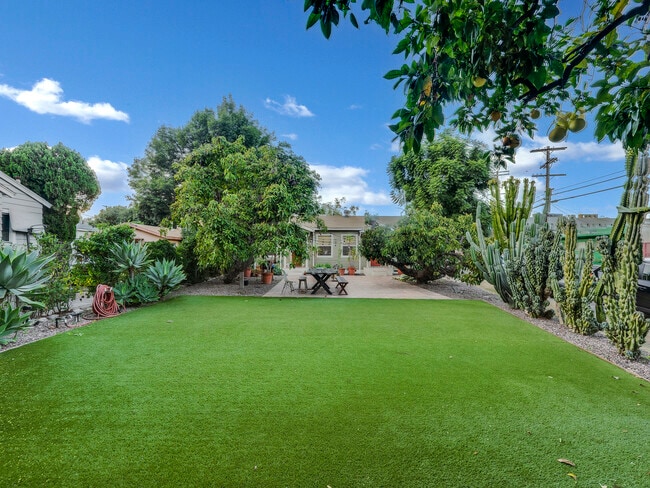 Building Photo - 2677 Rich St