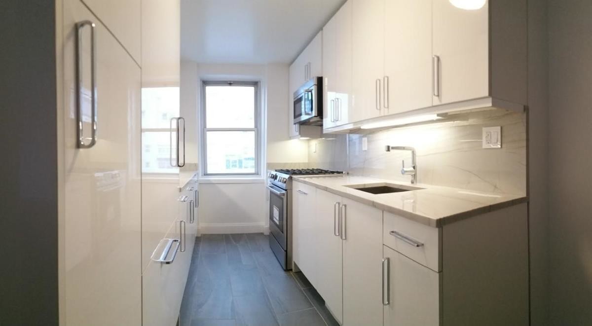 Primary Photo - 165 East 66th Street