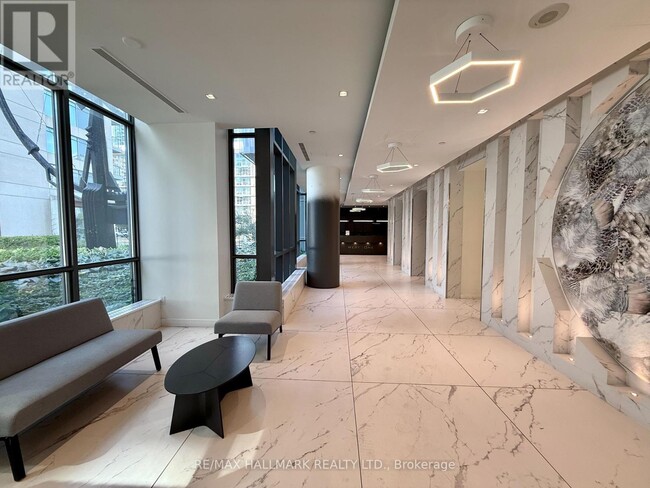 Building Photo - 11-2811 Brunel Ct