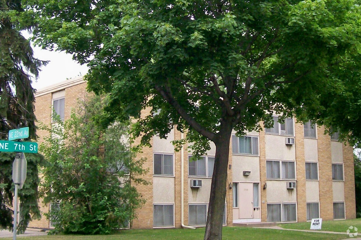 Building Photo - 2200 7th St NE