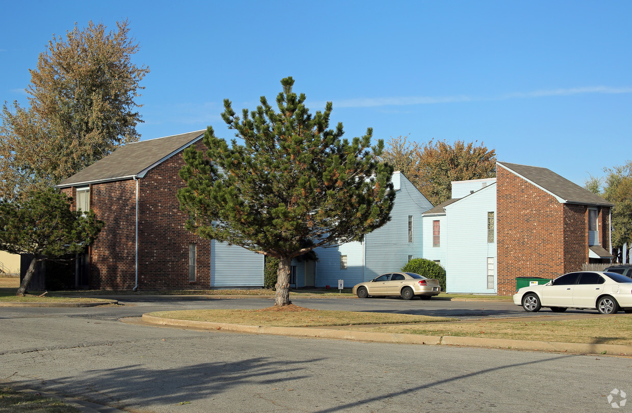 Primary Photo - Townhouse Apartments