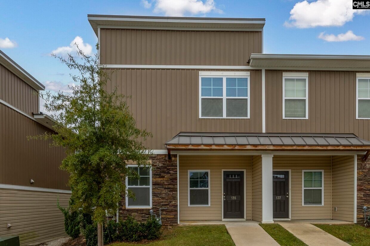 Foto principal - 135 Hunters Grove Dr