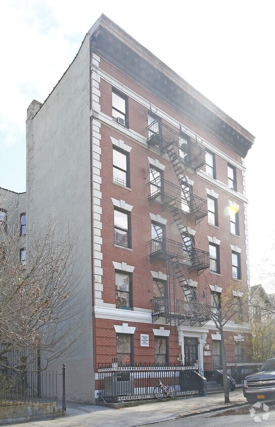 Foto principal - 129 Clermont Avenue