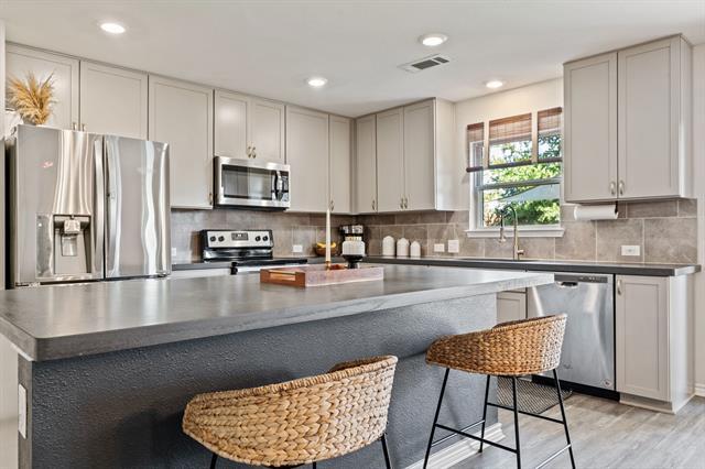 Foto del edificio - 1813 Aslynn Cir