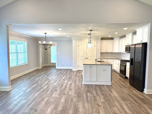 Building Photo - Wonderful 4 bedroom home