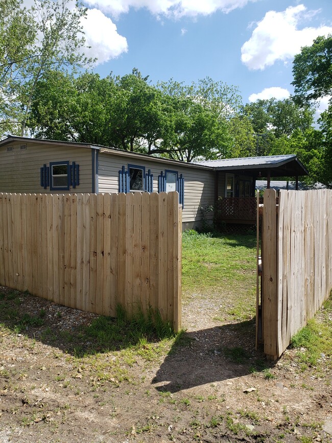 Building Photo - 107 Eagle Lane
