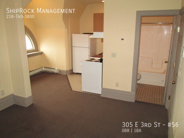 Foto del edificio - 305 E 3rd St