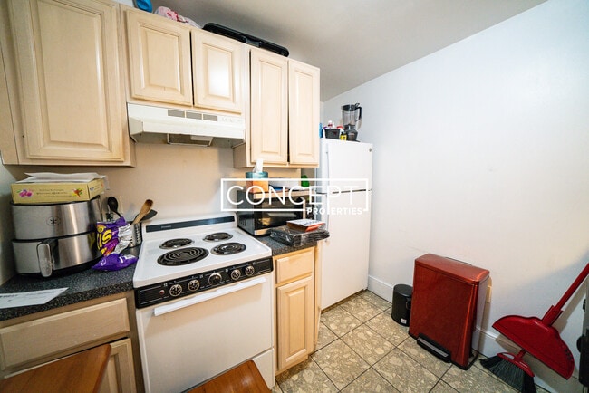 Building Photo - 52 Fenway