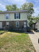 Building Photo - 438 Roger Williams Ave