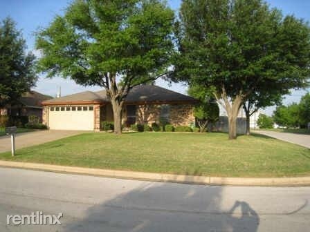 Primary Photo - 3 br, 2 bath House - 4400 Lakeview Drive