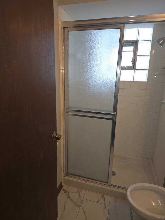 Foto principal - 726 193rd St