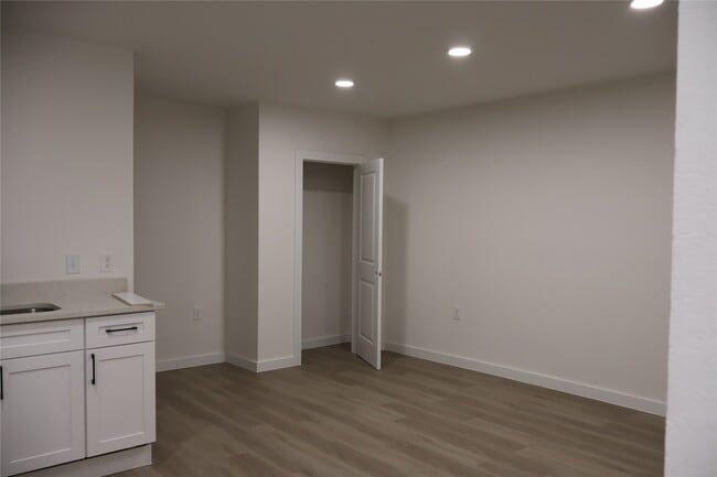 Foto del edificio - 5602 Circlegate Dr